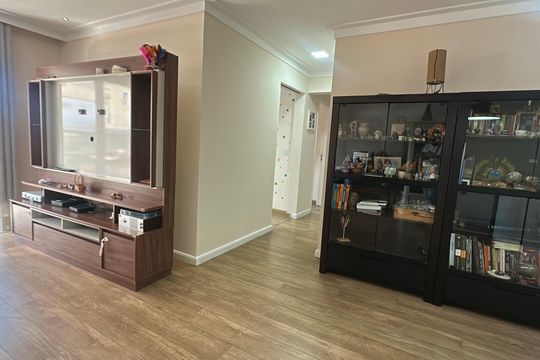 Sala de apartamento à venda com 3 quartos, 87m² em Jardim Tupanci, Barueri