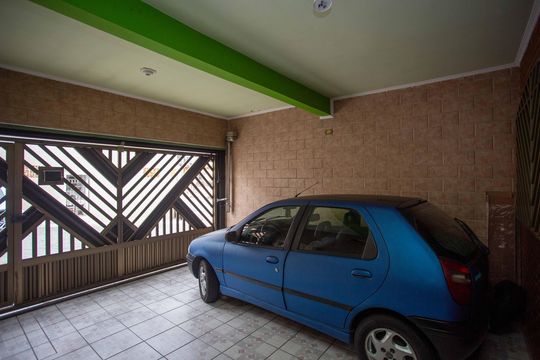 Garagem de casa à venda com 3 quartos, 175m² em Vila Nogueira, Diadema
