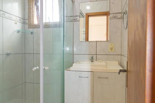 Banheiro de casa à venda com 2 quartos, 160m² em São José, Canoas
