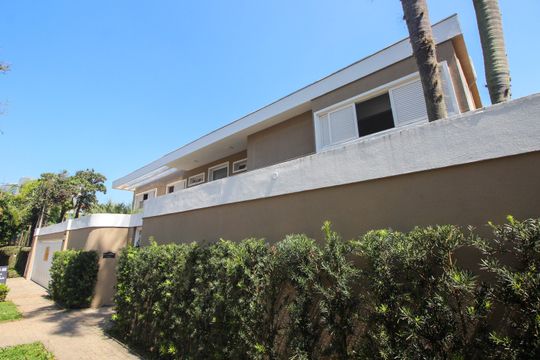 Fachada de casa à venda com 5 quartos, 1200m² em Jardim Leonor, São Paulo