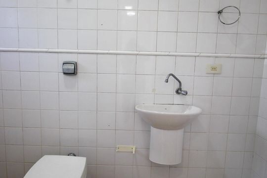 Banheiro de Serviço de casa à venda com 5 quartos, 1200m² em Jardim Leonor, São Paulo
