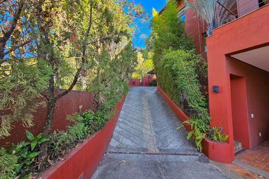Área externa de casa de condomínio à venda com 3 quartos, 350m² em Vila Alpina, Nova Lima