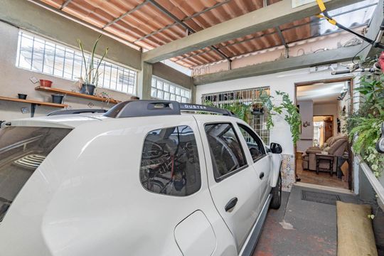 Garagem de casa à venda com 2 quartos, 110m² em Vila Gumercindo, São Paulo