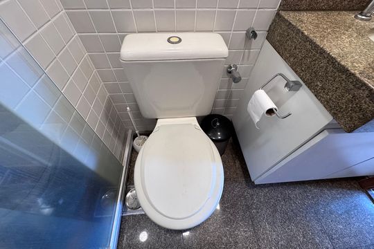Banheiro Social de apartamento para alugar com 2 quartos, 70m² em Barra da Tijuca, Rio de Janeiro