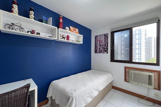 Quarto  de apartamento para alugar com 2 quartos, 70m² em Barra da Tijuca, Rio de Janeiro