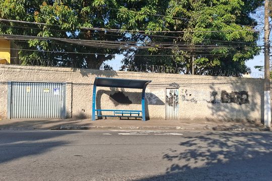 Fachada de casa à venda com 3 quartos, 800m² em Vila Pires, Santo André