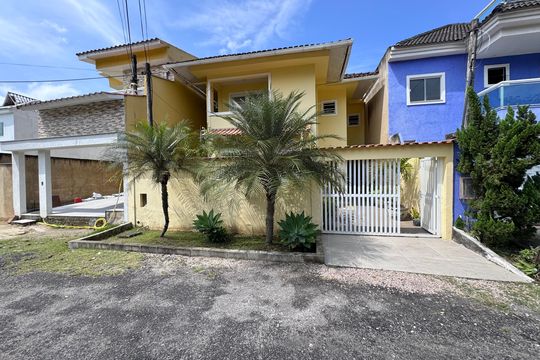 Fachada de casa de condomínio à venda com 3 quartos, 150m² em Vargem Grande, Rio de Janeiro