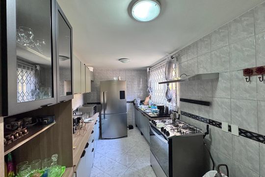 Cozinha e Área de Serviço de casa de condomínio à venda com 3 quartos, 150m² em Vargem Grande, Rio de Janeiro