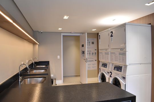 Área comum - Lavanderia de kitnet/studio para alugar com 1 quarto, 28m² em Centro, Curitiba