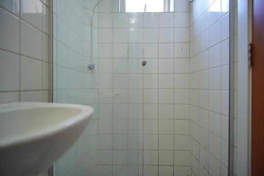 Banheiro Corredor de apartamento à venda com 2 quartos, 49m² em Rubem Berta, Porto Alegre
