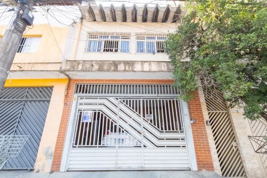 Fachada de casa para alugar com 2 quartos, 150m² em Ayrosa, Osasco