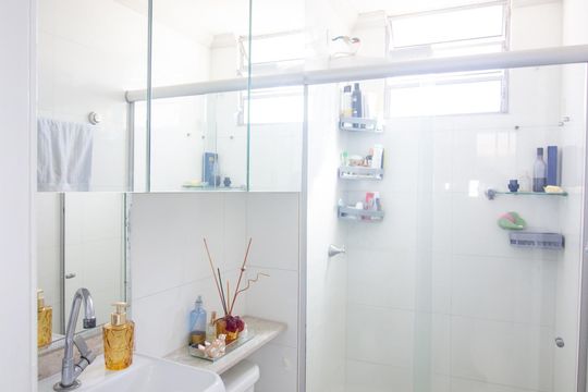 Banheiro Social de apartamento à venda com 2 quartos, 58m² em Alvorada, Contagem