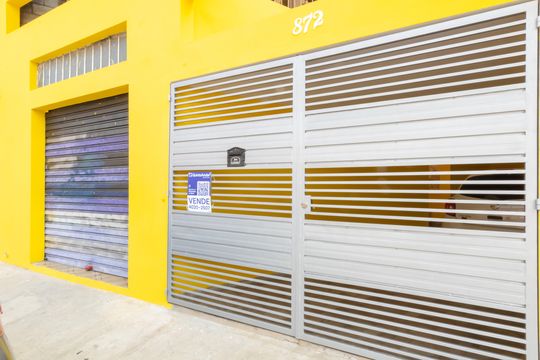 Fachada de casa à venda com 3 quartos, 172m² em Km 18, Osasco