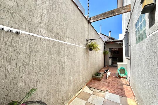 Quintal de casa à venda com 3 quartos, 140m² em Vila Nova Caledonia, São Paulo