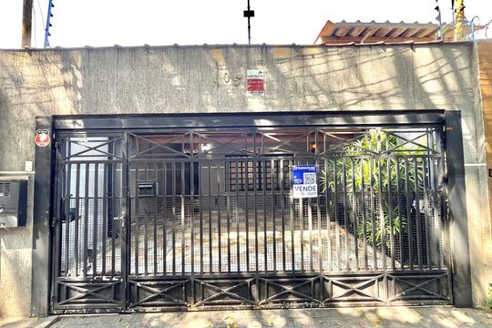 Fachada de casa à venda com 3 quartos, 140m² em Vila Nova Caledonia, São Paulo