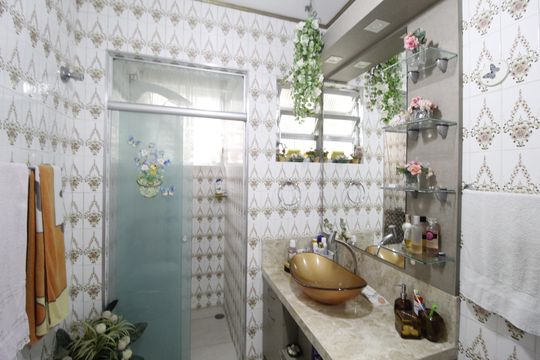 Banheiro de apartamento à venda com 3 quartos, 106m² em Petrópolis , Porto Alegre