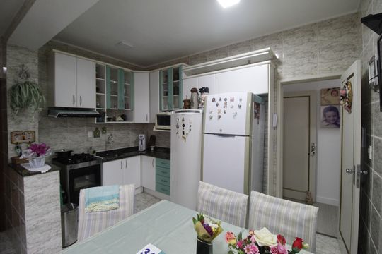 Cozinha de apartamento à venda com 3 quartos, 106m² em Petrópolis , Porto Alegre