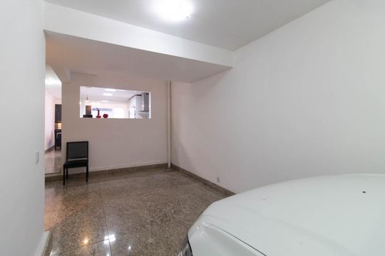Garagem de casa à venda com 2 quartos, 400m² em Santana, Porto Alegre