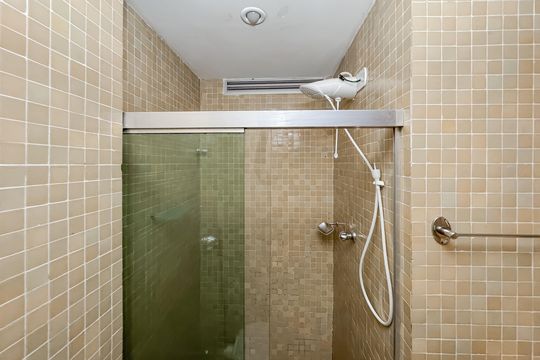Banheiro de apartamento para alugar com 1 quarto, 50m² em Vila Mariana, São Paulo