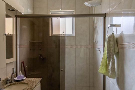 Banheiro de casa à venda com 3 quartos, 292m² em Vila Augusta, Guarulhos