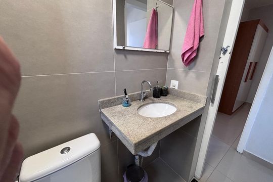 Banheiro de apartamento para alugar com 2 quartos, 45m² em Recreio dos Bandeirantes, Rio de Janeiro
