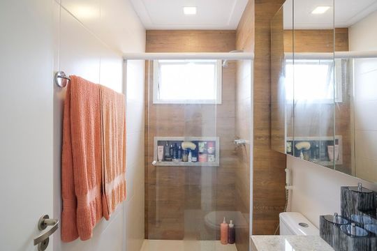 Banheiro da suíte de apartamento para alugar com 2 quartos, 69m² em Cerâmica, São Caetano do Sul