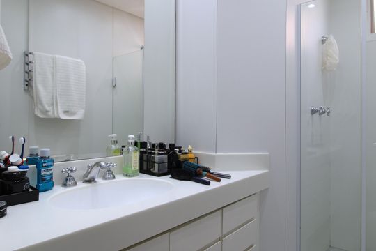 Banheiro Social de apartamento à venda com 3 quartos, 167m² em Vila Nova Conceição, São Paulo