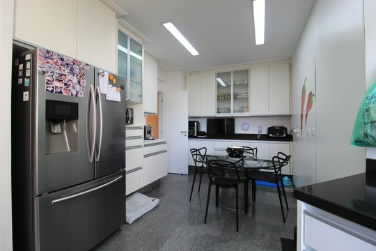 Cozinha de apartamento à venda com 3 quartos, 167m² em Vila Nova Conceição, São Paulo
