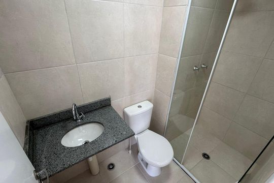 Banheiro Social de apartamento à venda com 2 quartos, 46m² em Jardim Santo Antoninho, São Paulo