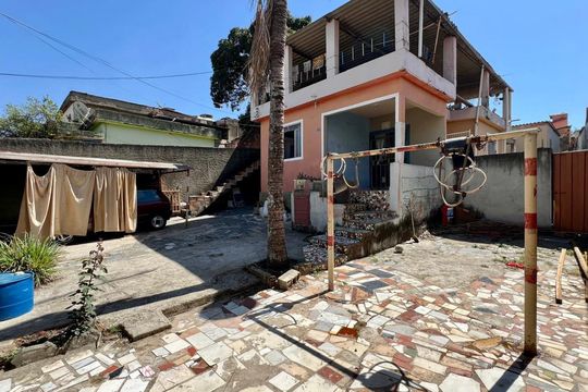 Quintal de casa à venda com 5 quartos, 145m² em São Geraldo, Belo Horizonte