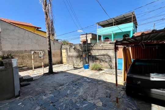 Garagem de casa à venda com 5 quartos, 145m² em São Geraldo, Belo Horizonte
