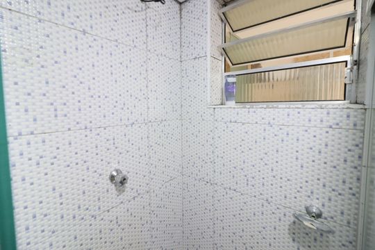 Banheiro de apartamento para alugar com 2 quartos, 55m² em Padroeira, Osasco