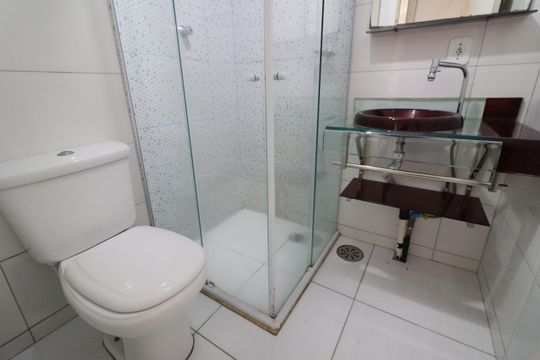 Banheiro de apartamento para alugar com 2 quartos, 55m² em Padroeira, Osasco