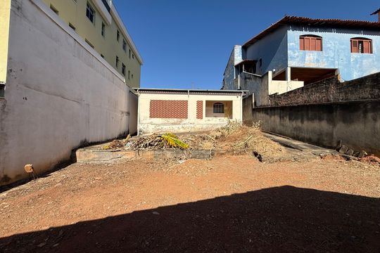 Casa à venda com 2 quartos, 360m² em Parque Sao Jose, Belo Horizonte