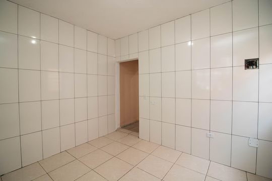 Cozinha de casa para alugar com 1 quarto, 45m² em Jardim Presidente Dutra, Guarulhos