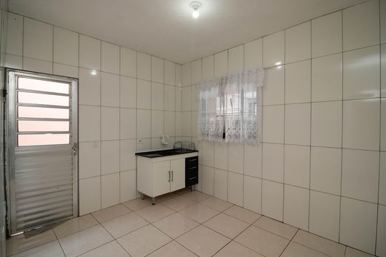Cozinha de casa para alugar com 1 quarto, 45m² em Jardim Presidente Dutra, Guarulhos
