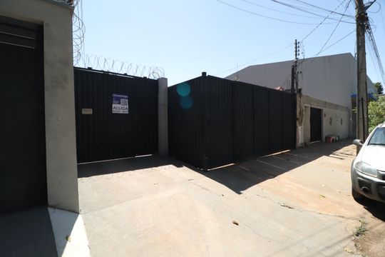 Plaquinha de casa para alugar com 2 quartos, 76m² em Presidente Roosevelt, Uberlândia