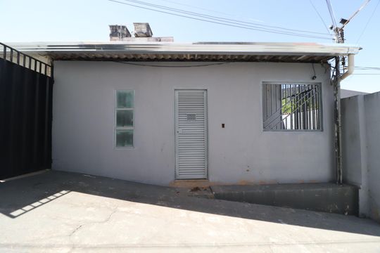 Fachada de casa para alugar com 2 quartos, 76m² em Presidente Roosevelt, Uberlândia