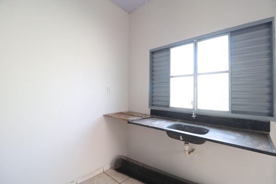 Cozinha de casa para alugar com 2 quartos, 76m² em Presidente Roosevelt, Uberlândia