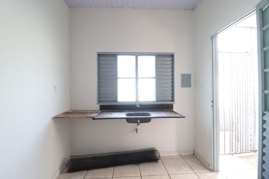 Cozinha de casa para alugar com 2 quartos, 76m² em Presidente Roosevelt, Uberlândia