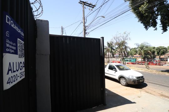 Plaquinha de casa para alugar com 2 quartos, 76m² em Presidente Roosevelt, Uberlândia