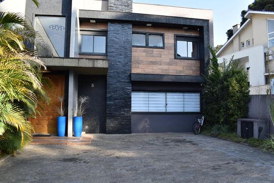 Garagem de casa de condomínio à venda com 4 quartos, 319m² em Santa Cândida, Curitiba