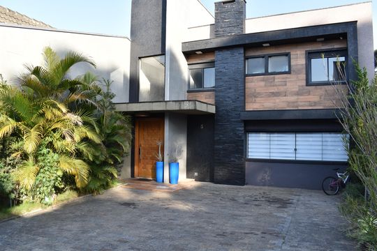 Garagem de casa de condomínio à venda com 4 quartos, 319m² em Santa Cândida, Curitiba