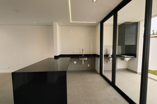 Cozinha de casa de condomínio à venda com 3 quartos, 171m² em Gramadão, Jundiaí