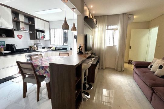 Casa à venda com 7 quartos, 251m² em Vila Macedopolis, São Paulo