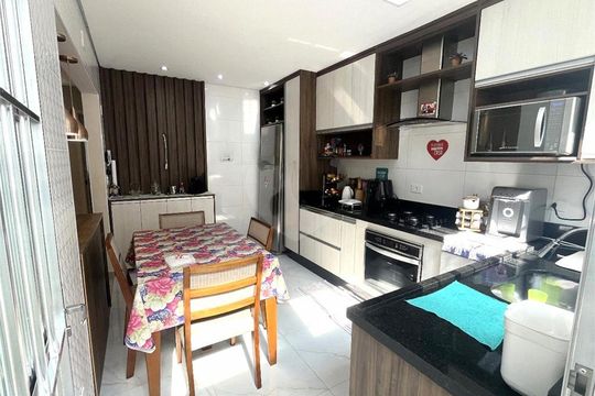 Casa à venda com 7 quartos, 251m² em Vila Macedopolis, São Paulo