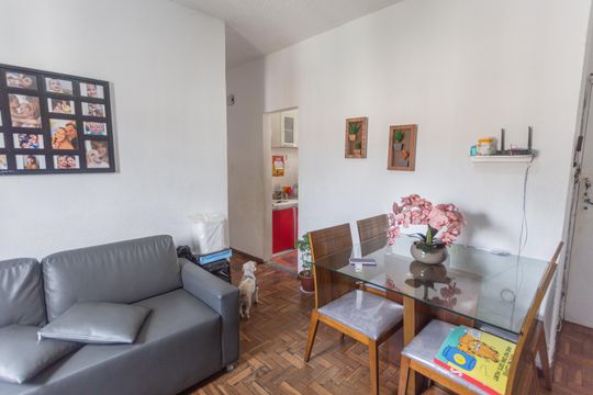 Sala de apartamento para alugar com 3 quartos, 65m² em Horto Florestal, Belo Horizonte