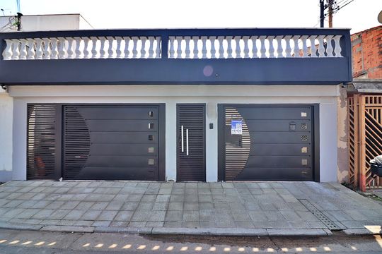 Fachada de casa à venda com 3 quartos, 300m² em Vila Vivaldi, São Bernardo do Campo