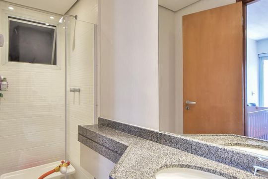 Banheiro Suíte 1 de apartamento à venda com 2 quartos, 96m² em Jardim Londrina, São Paulo