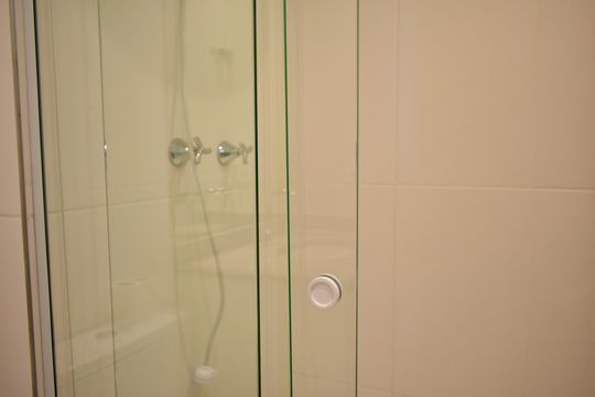 Banheiro de kitnet/studio à venda com 0 quarto, 25m² em Vila Clementino, São Paulo